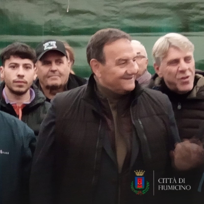 Il Sindaco di Fiumicino Mario Baccini e' intervenuto per calmare la tensione durante la protesta degli agricoltori nel presidio di Torrimpietra