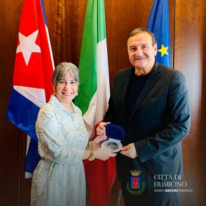 L’Ambasciatrice di Cuba Mirta Granda Averhoff e la segreteria Gabriela Gámez Granda in visita al Comune di Fiumicino.