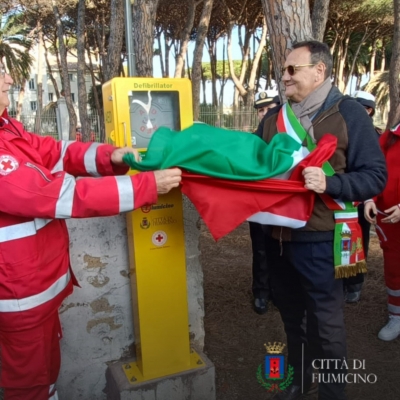 Il Sindaco inaugura postazione DAE (Defibrillatore Automatico Esterno) nel Parco di Villa Guglielmi.