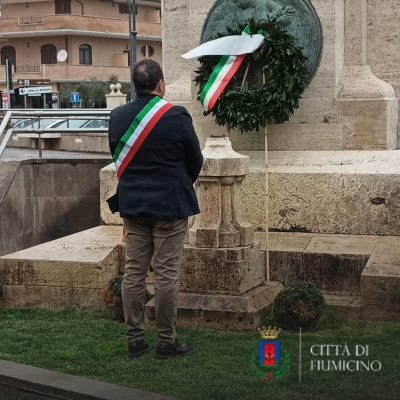 10 febbraio 2024 - "Giorno del ricordo". Il Sindaco, Mario Baccini, ha deposto una corona di fiori al Monumento ai caduti, in Piazza G.b. Grassi,